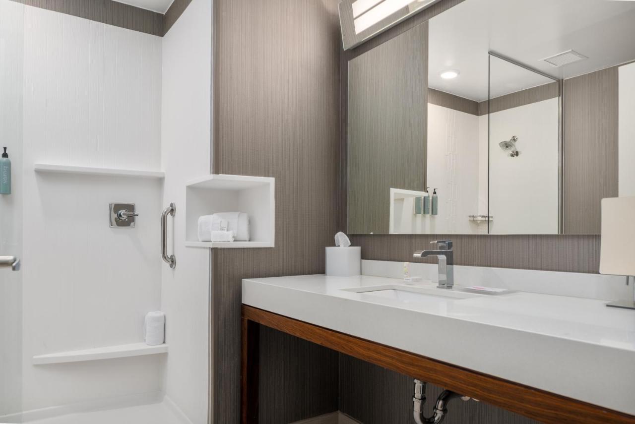 Отель Courtyard By Marriott Houston Northeast Экстерьер фото