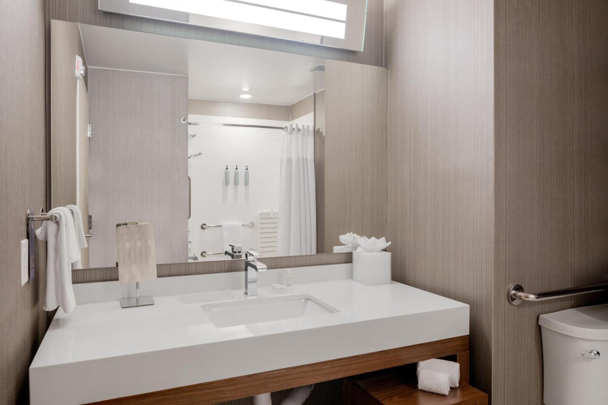 Отель Courtyard By Marriott Houston Northeast Экстерьер фото